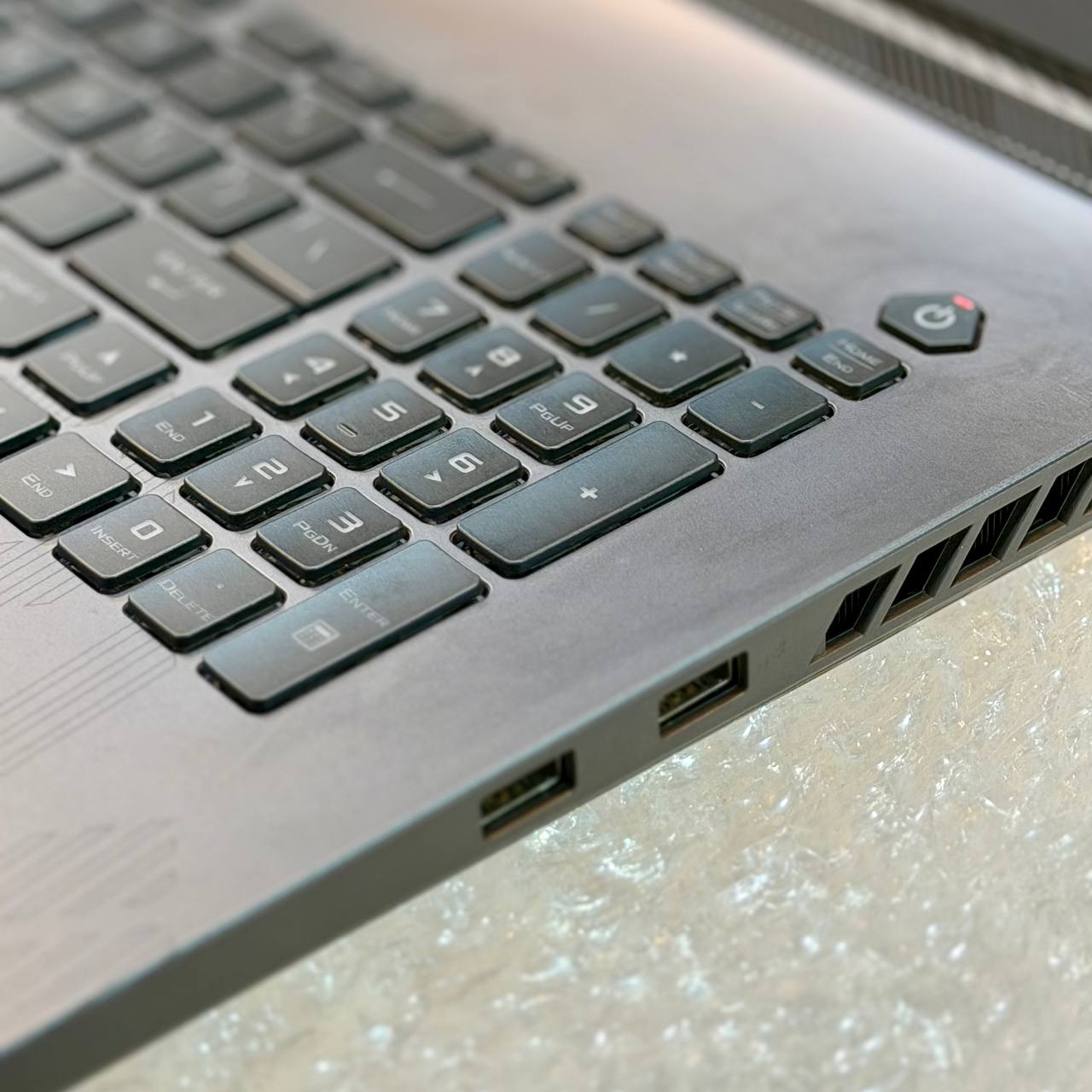 لپتاپ گیمینگ ایسوس استوک مدل ROG Strix G814JV